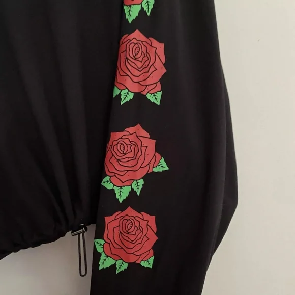 Streetwear Society Hooded‎ Angel Top Sz Medium Roses Black Longsleeve Womens Jr. - Picture 9 of 9